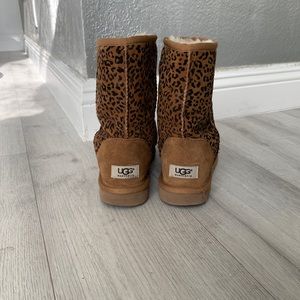 UGG LEOPARD 8 CLASSIC SHORTS LIMITED